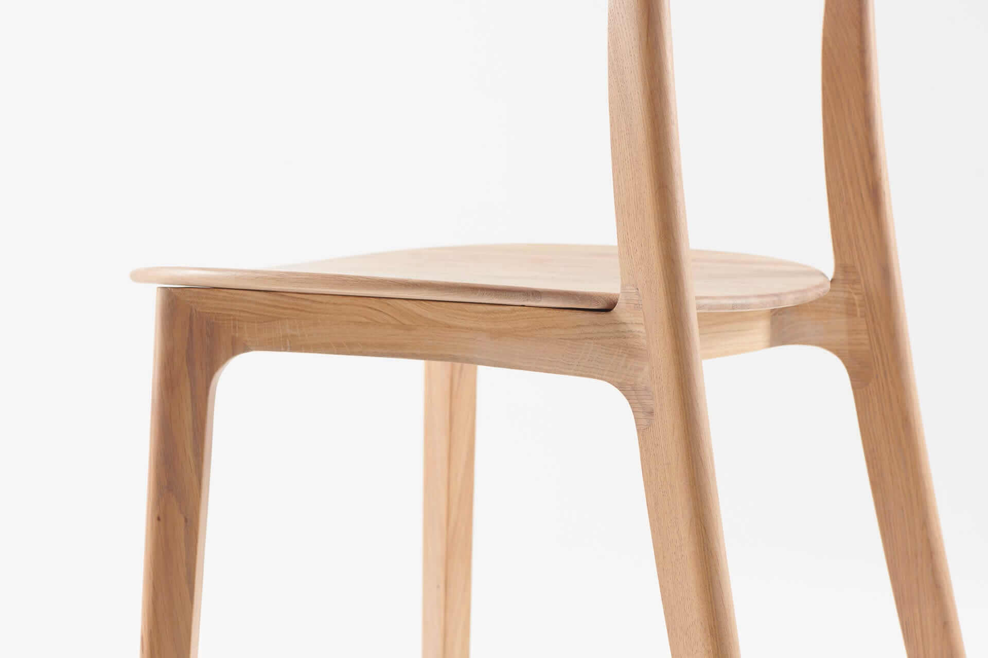 tanka-stuhl-massivholz-artisan