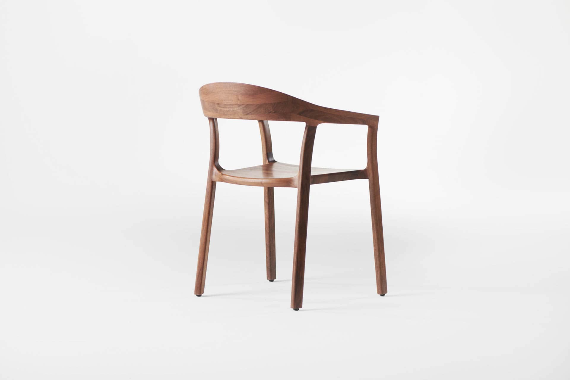 tara-stuhl-artisan-wallnuss-holzsitz