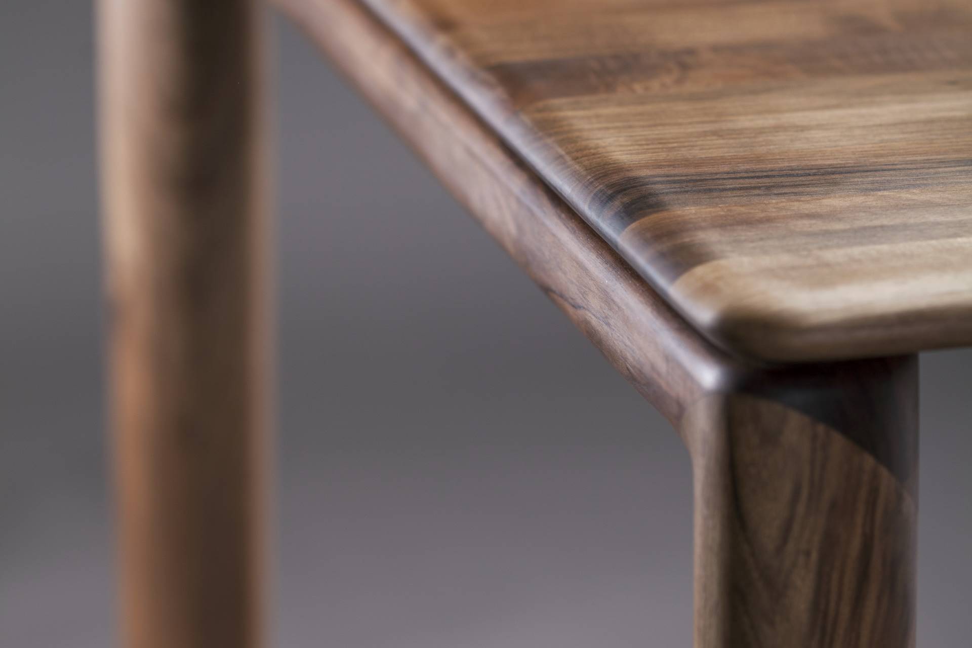 ba-designermoebel-neva-artisan-tisch-nussbaum