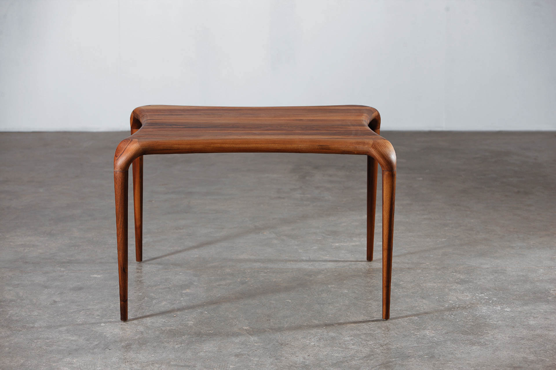 castula-tisch-artisan-viereckig-nussbaum