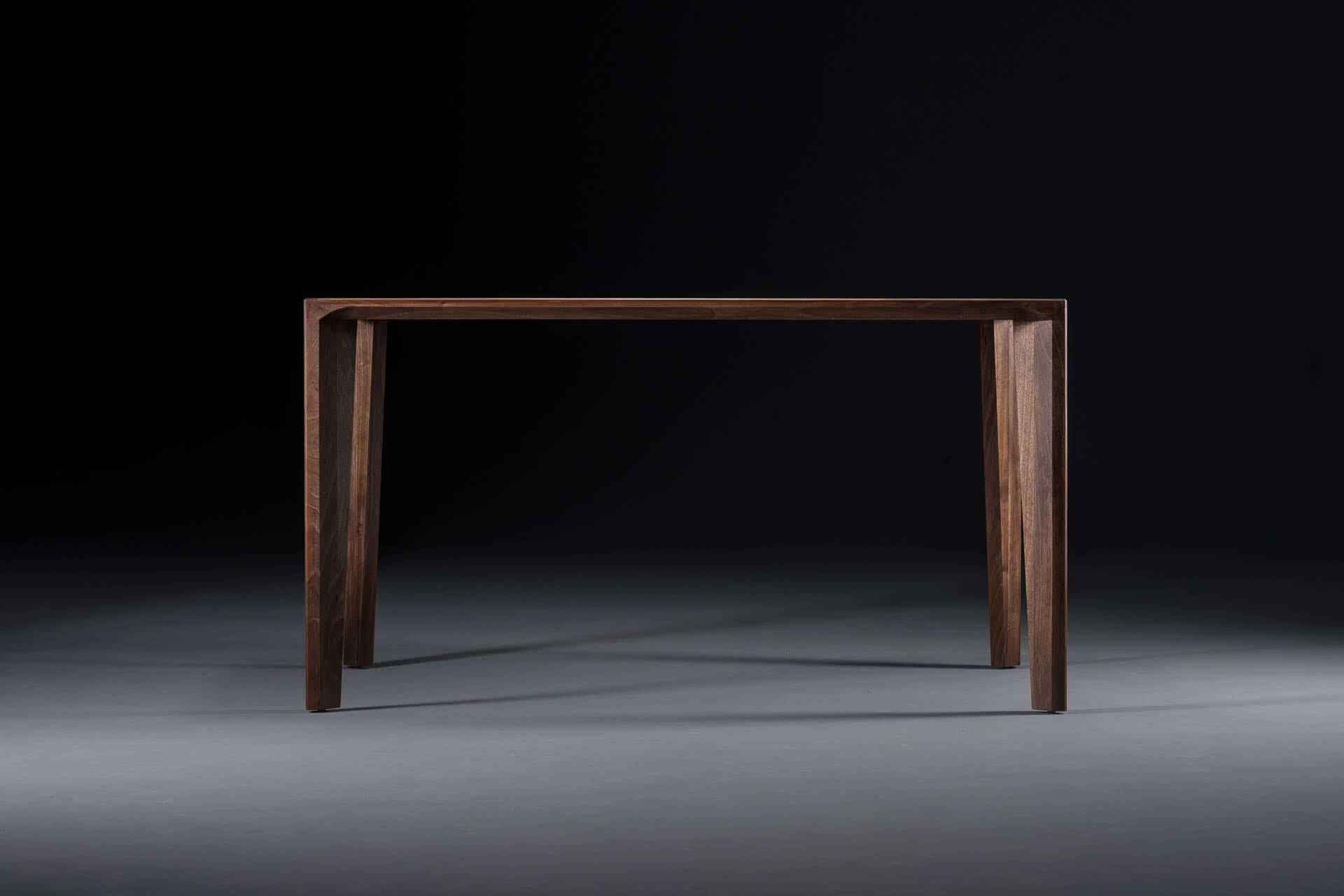 hanny-tisch-artisan-amerikanischer-nussbaum