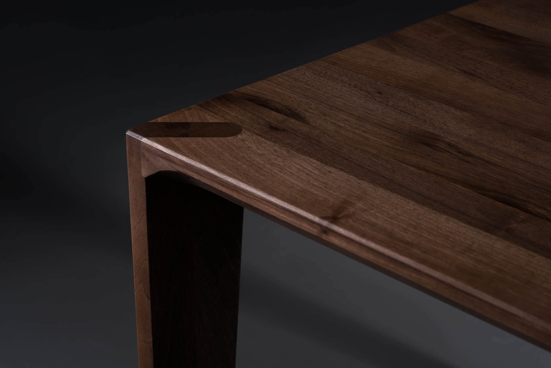 hanny-tisch-artisan-nussbaum