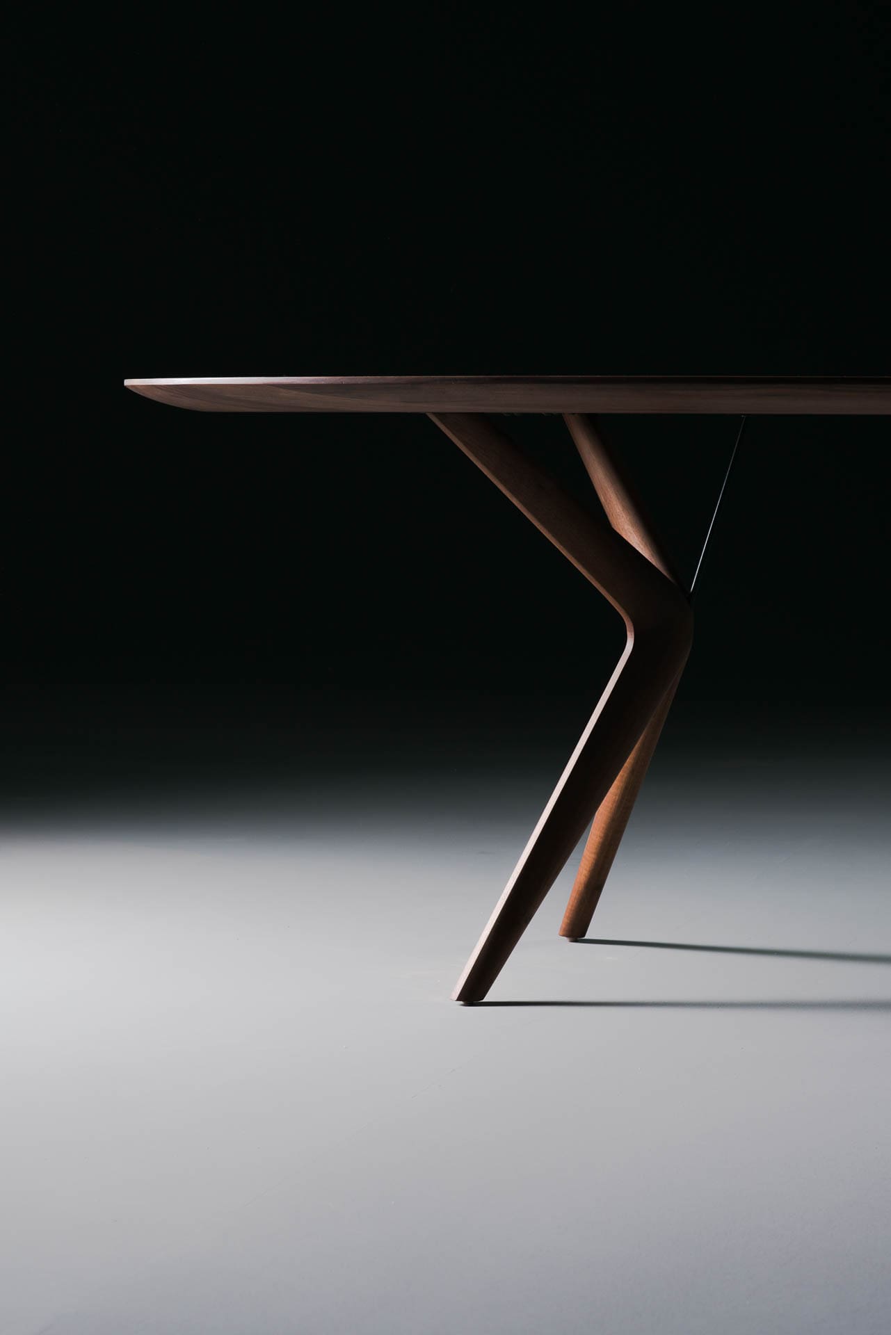 lakri-oval-tisch-artisan