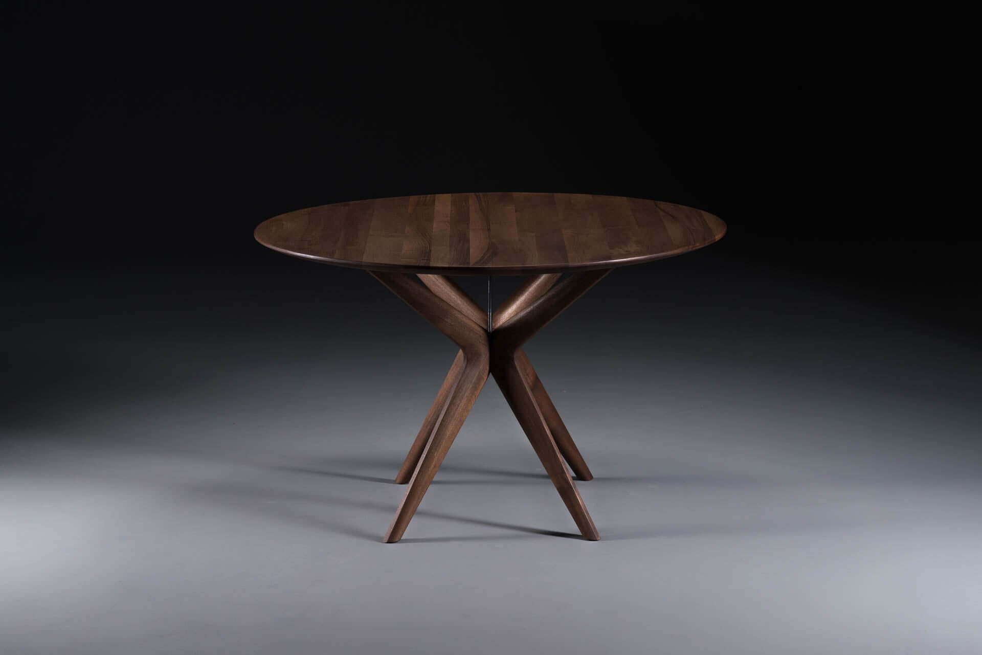 lakri-runder-esszimmertisch-artisan