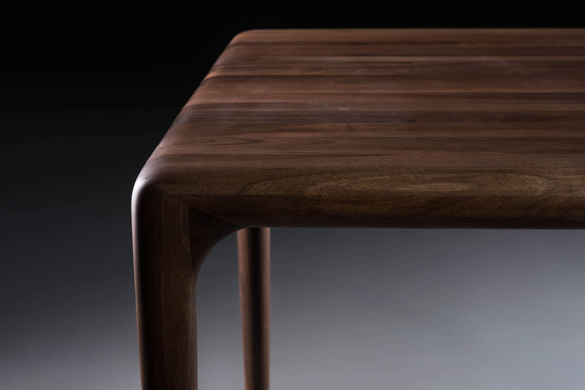 latus-tisch-artisan-nussbaum