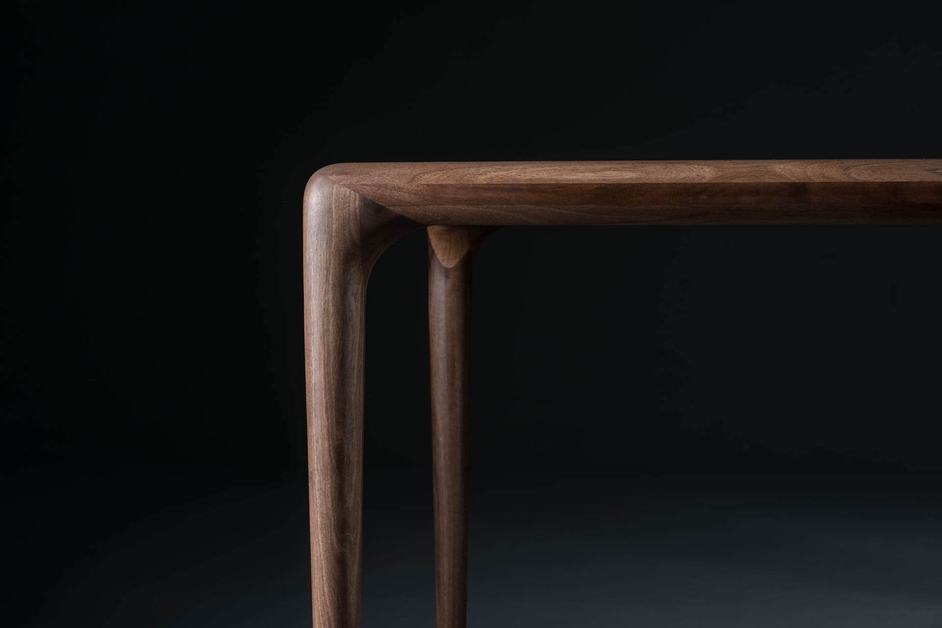 latus-tisch-dunkler-nussbaum-artisan