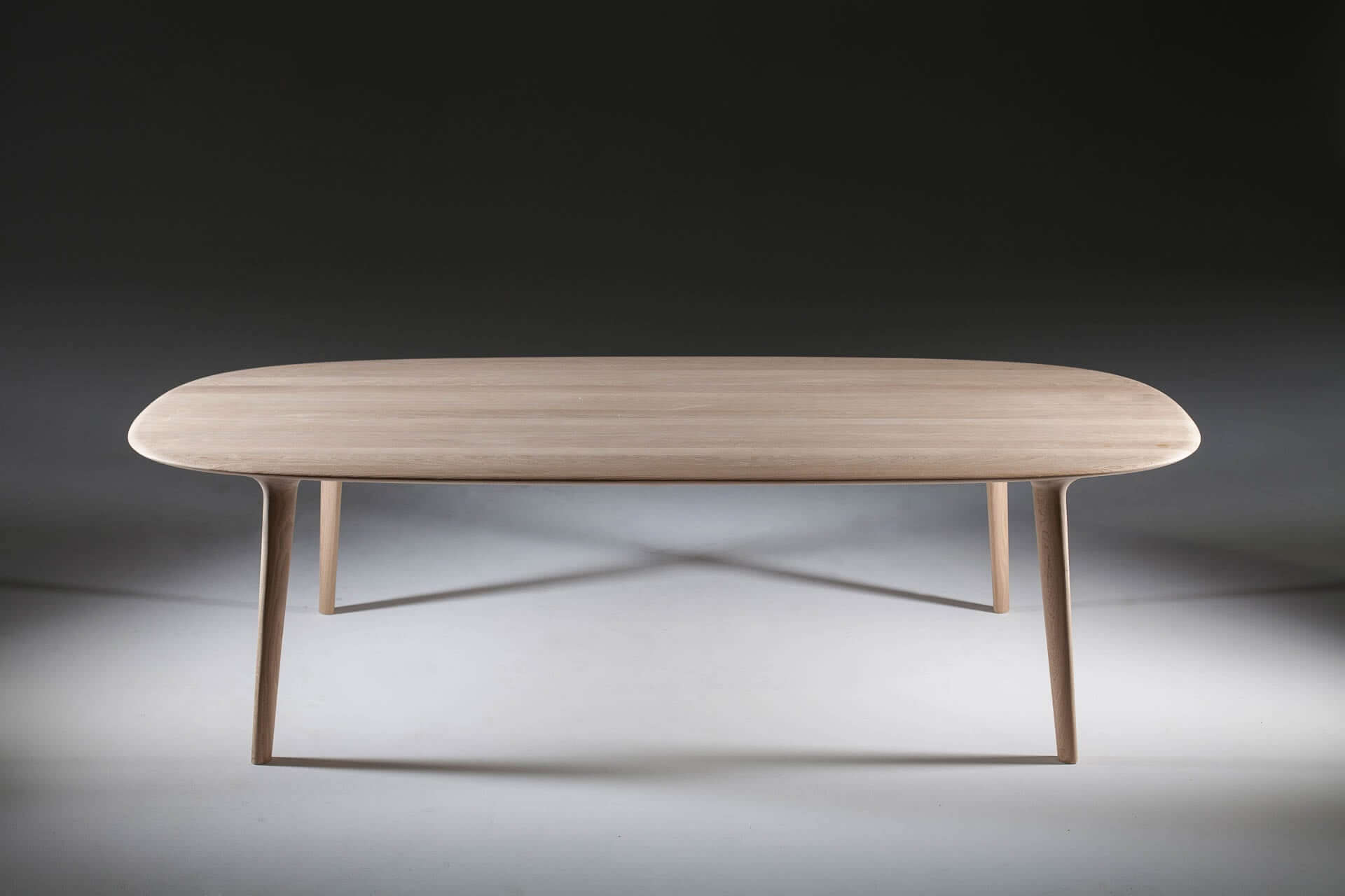 luc-oval-esstisch-artisan