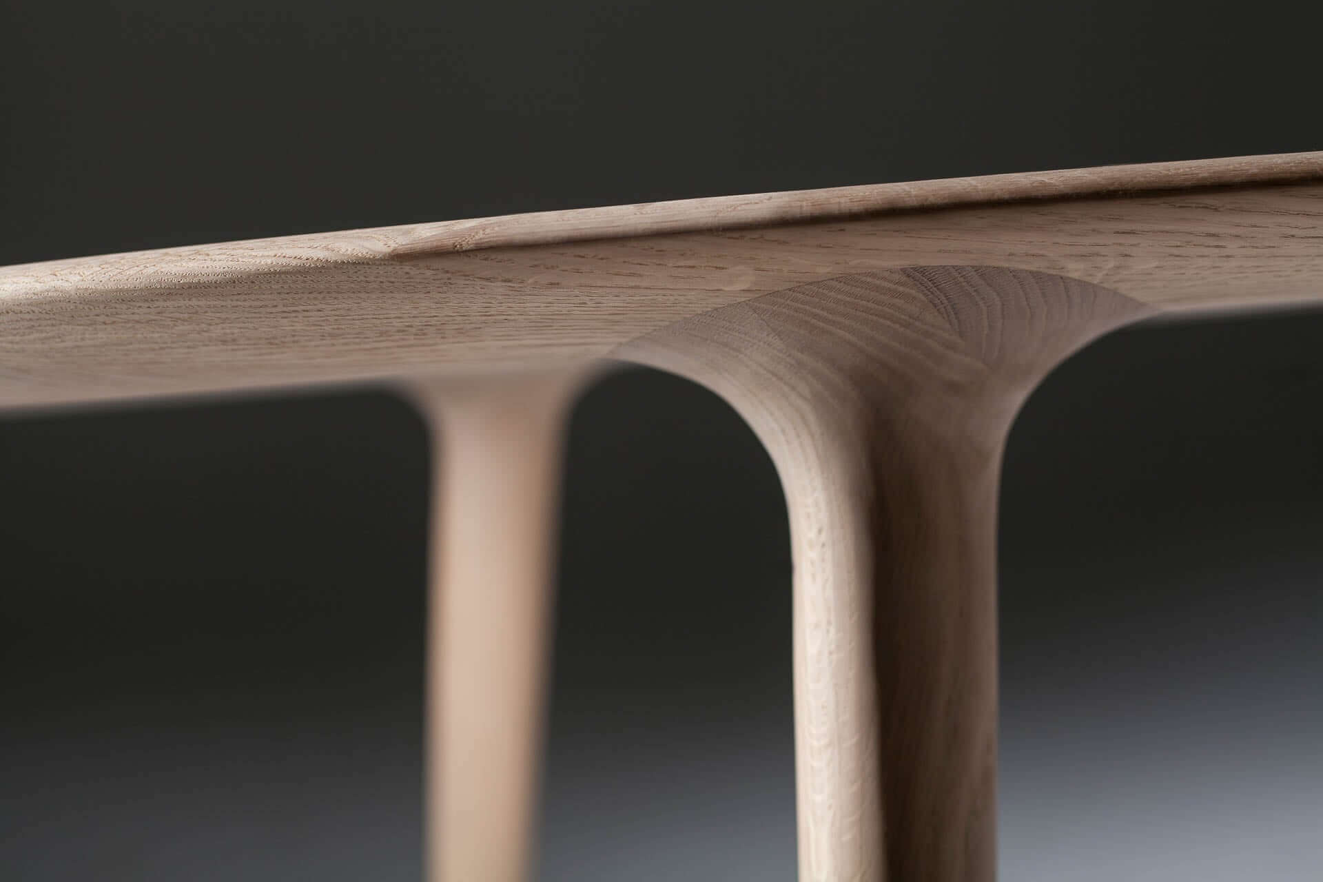 luc-oval-tisch-artisan-eiche