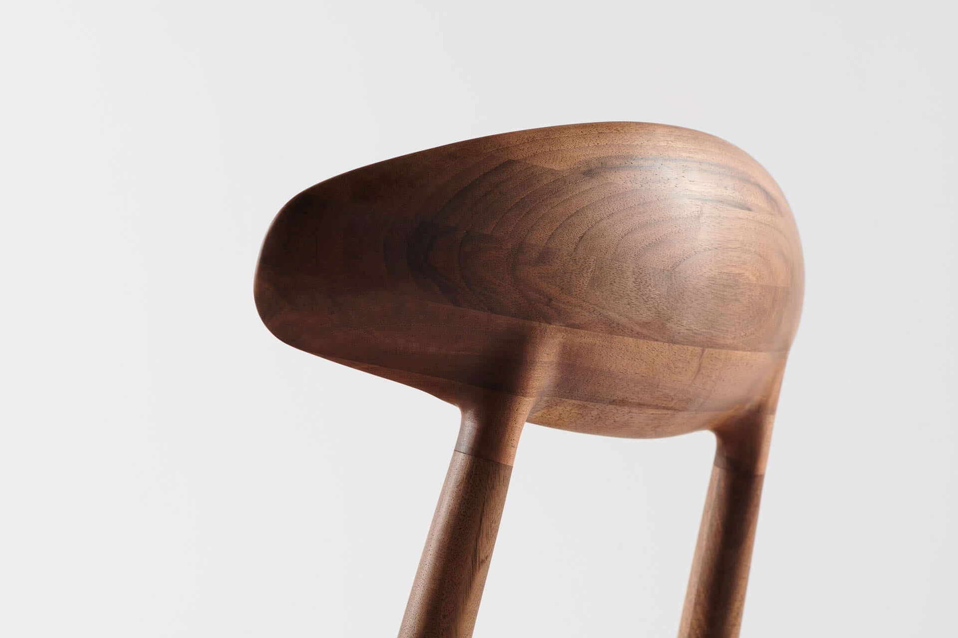 wu-stuhl-artisan-ba-moebeldesign-wallnut