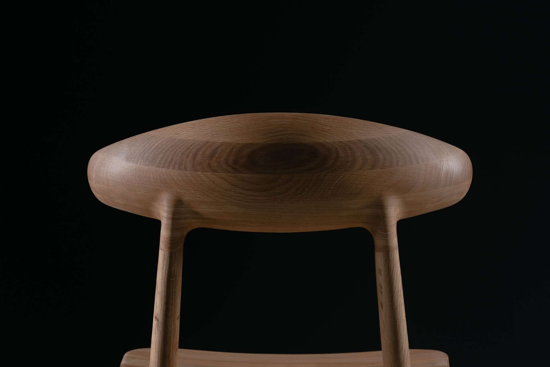 wu-stuhl-artisan-rueckansicht