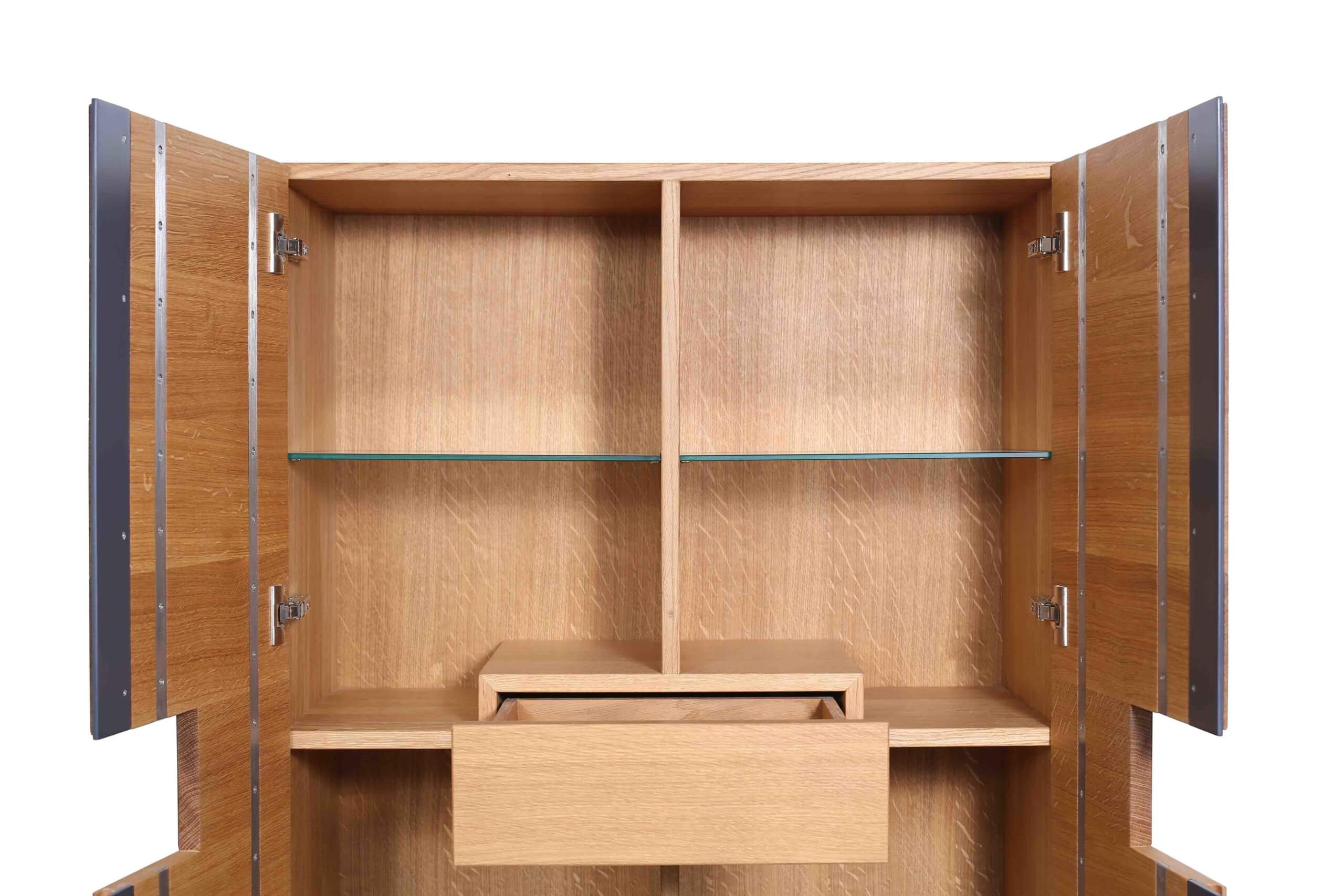 Highboard-Vollholz-Glas-Eiche-ba-Moebeldesign