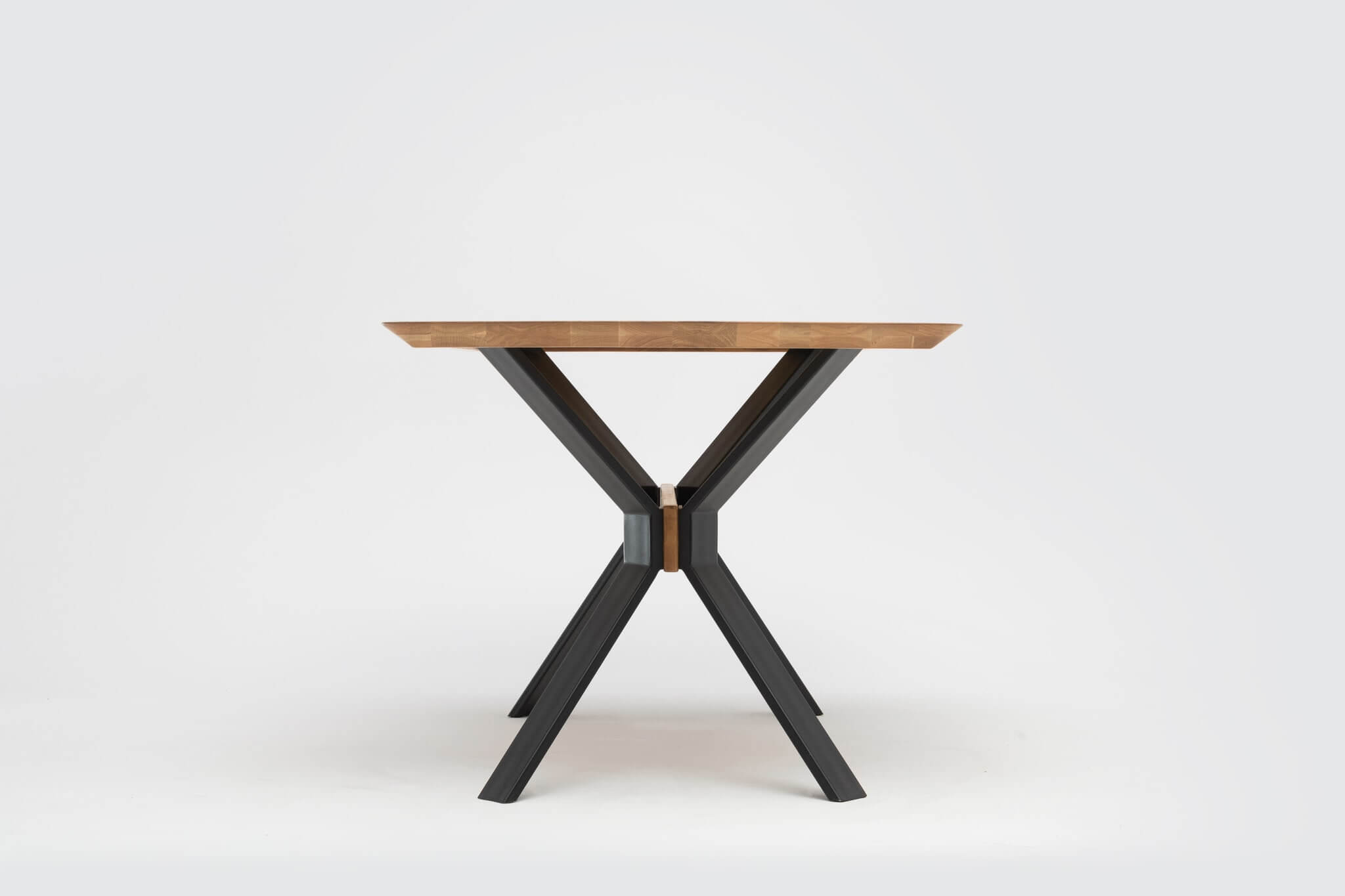 ba-designermoebel-mobello-esszimmertisch-massivholz-schwarz-metall-3