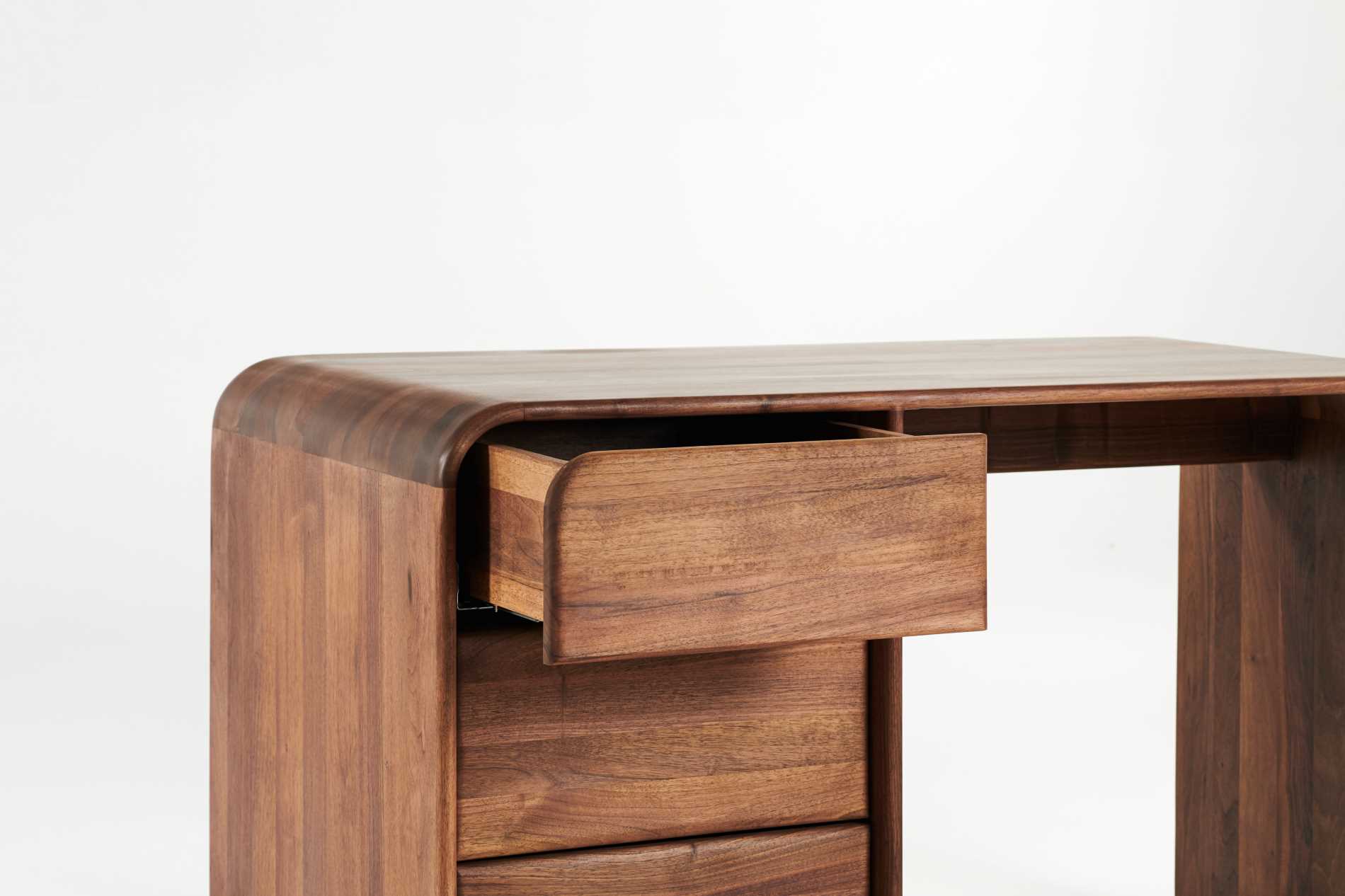 BA-Designermoebel-Eny-Artisan-Schreibtisch-massivholz