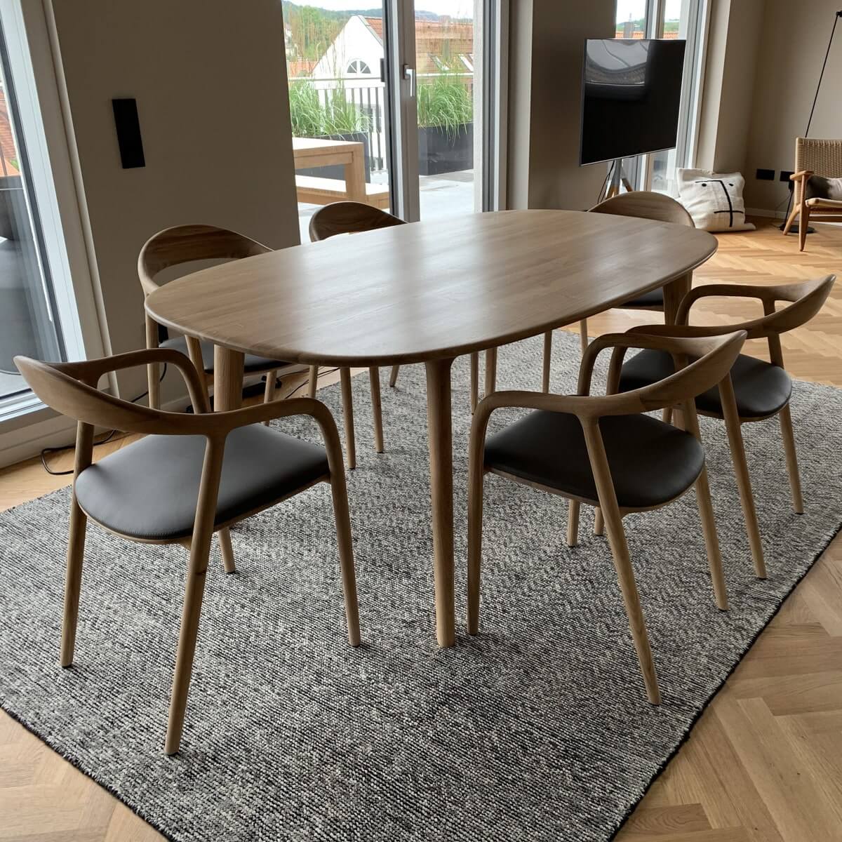 BA-Designermoebel-Luc-Tisch-Neva-Stuehle-Stoff BA-Designermoebel-Luc-Tisch-Neva-Stuehle-Stoff