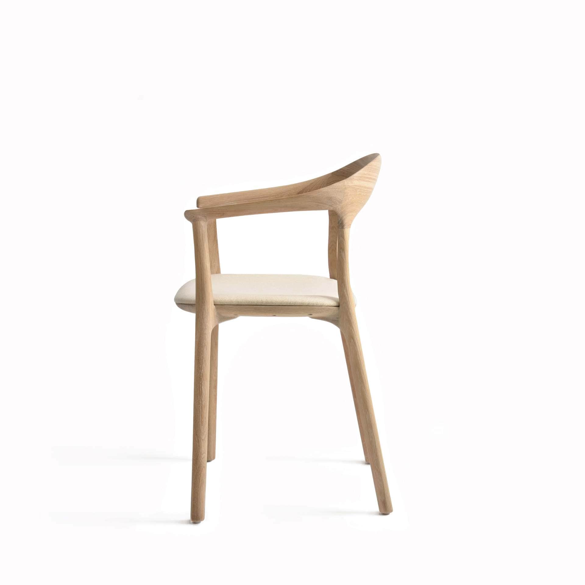 ba-designermoebel-elle-goes-massivholzstuhl